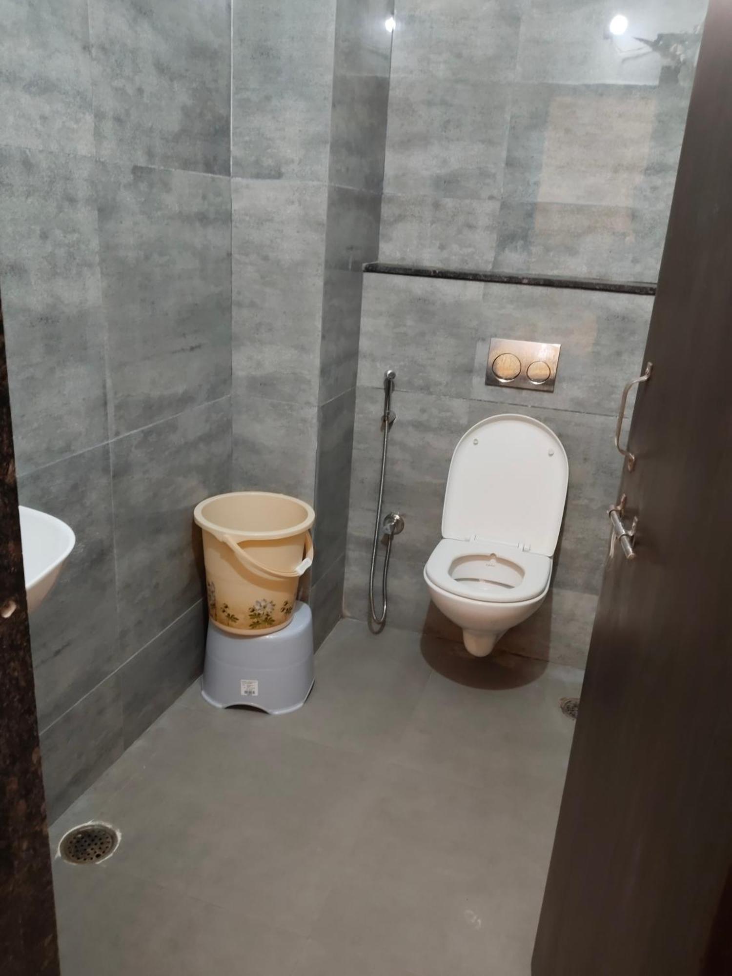 Hotel Kiwi Inn Vijaynagar Scheme 78 Индаур Экстерьер фото