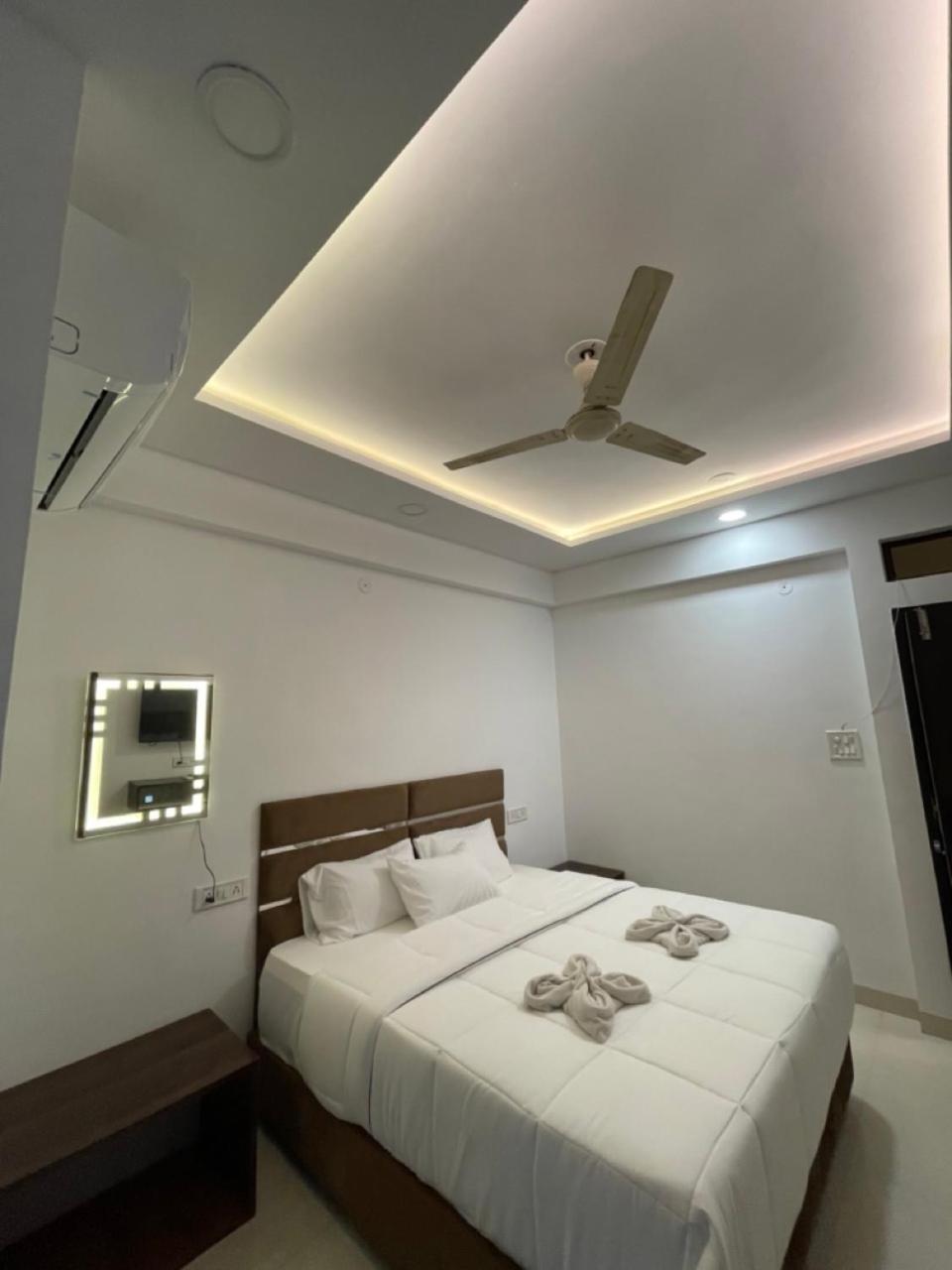 Hotel Kiwi Inn Vijaynagar Scheme 78 Индаур Экстерьер фото
