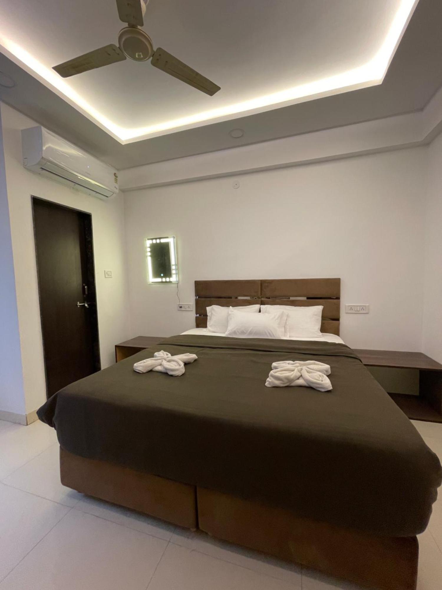 Hotel Kiwi Inn Vijaynagar Scheme 78 Индаур Экстерьер фото