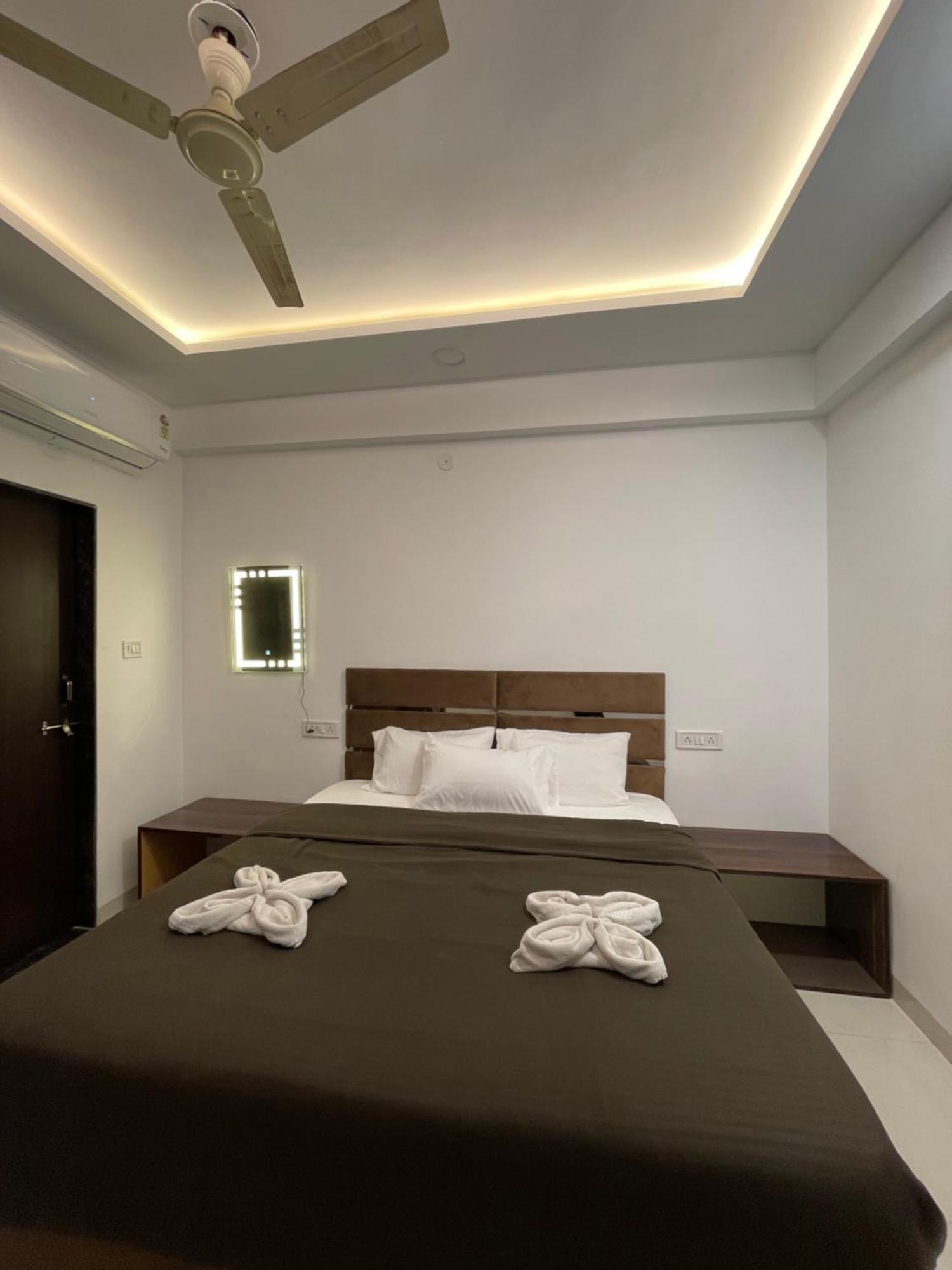 Hotel Kiwi Inn Vijaynagar Scheme 78 Индаур Экстерьер фото