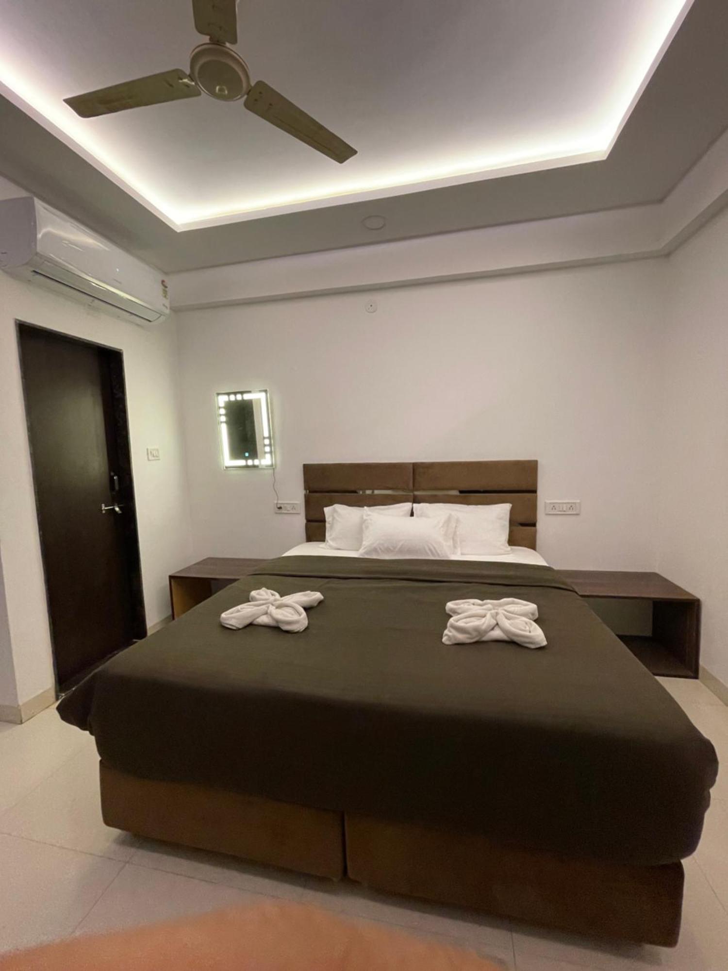 Hotel Kiwi Inn Vijaynagar Scheme 78 Индаур Экстерьер фото