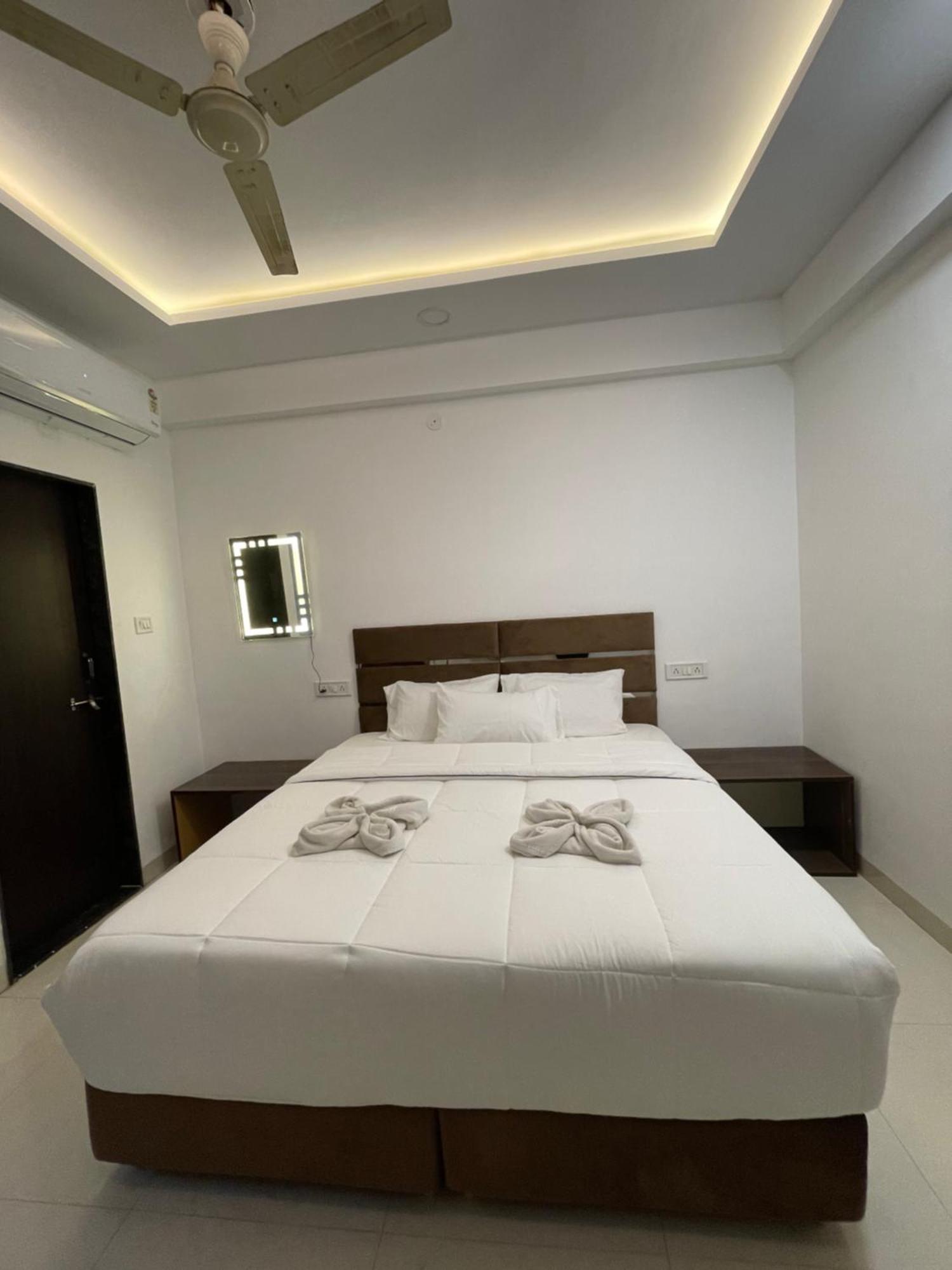 Hotel Kiwi Inn Vijaynagar Scheme 78 Индаур Экстерьер фото