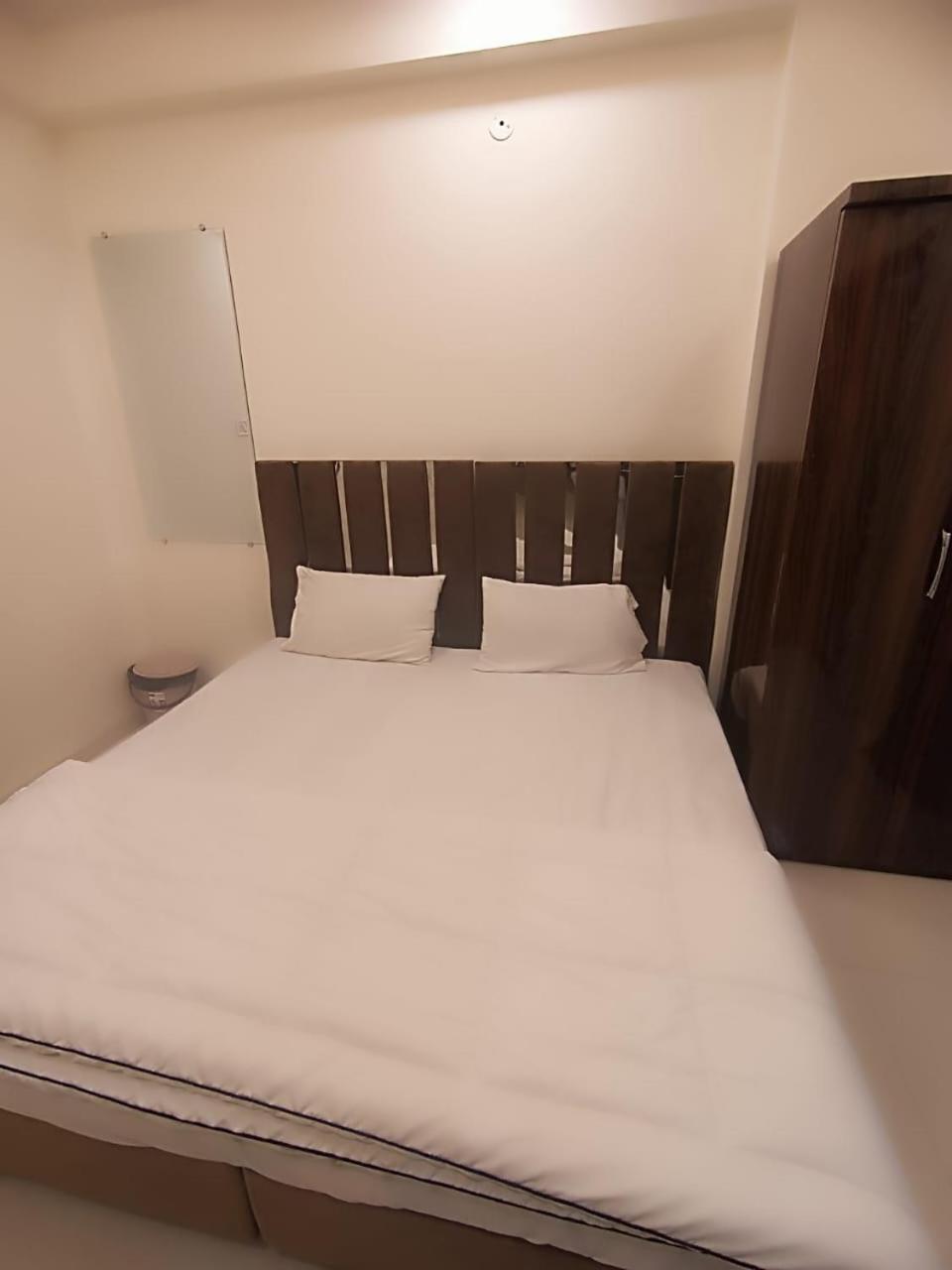 Hotel Kiwi Inn Vijaynagar Scheme 78 Индаур Экстерьер фото