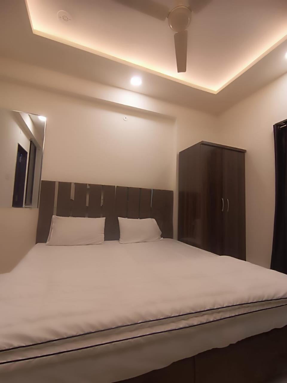 Hotel Kiwi Inn Vijaynagar Scheme 78 Индаур Экстерьер фото