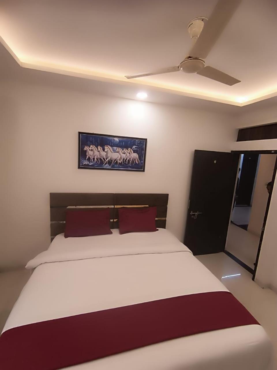 Hotel Kiwi Inn Vijaynagar Scheme 78 Индаур Экстерьер фото