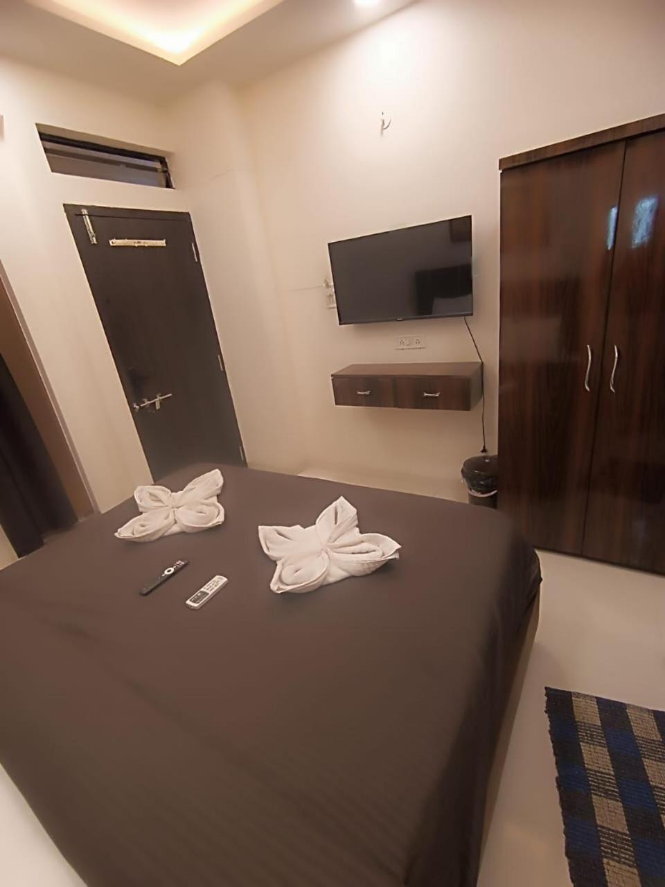 Hotel Kiwi Inn Vijaynagar Scheme 78 Индаур Экстерьер фото