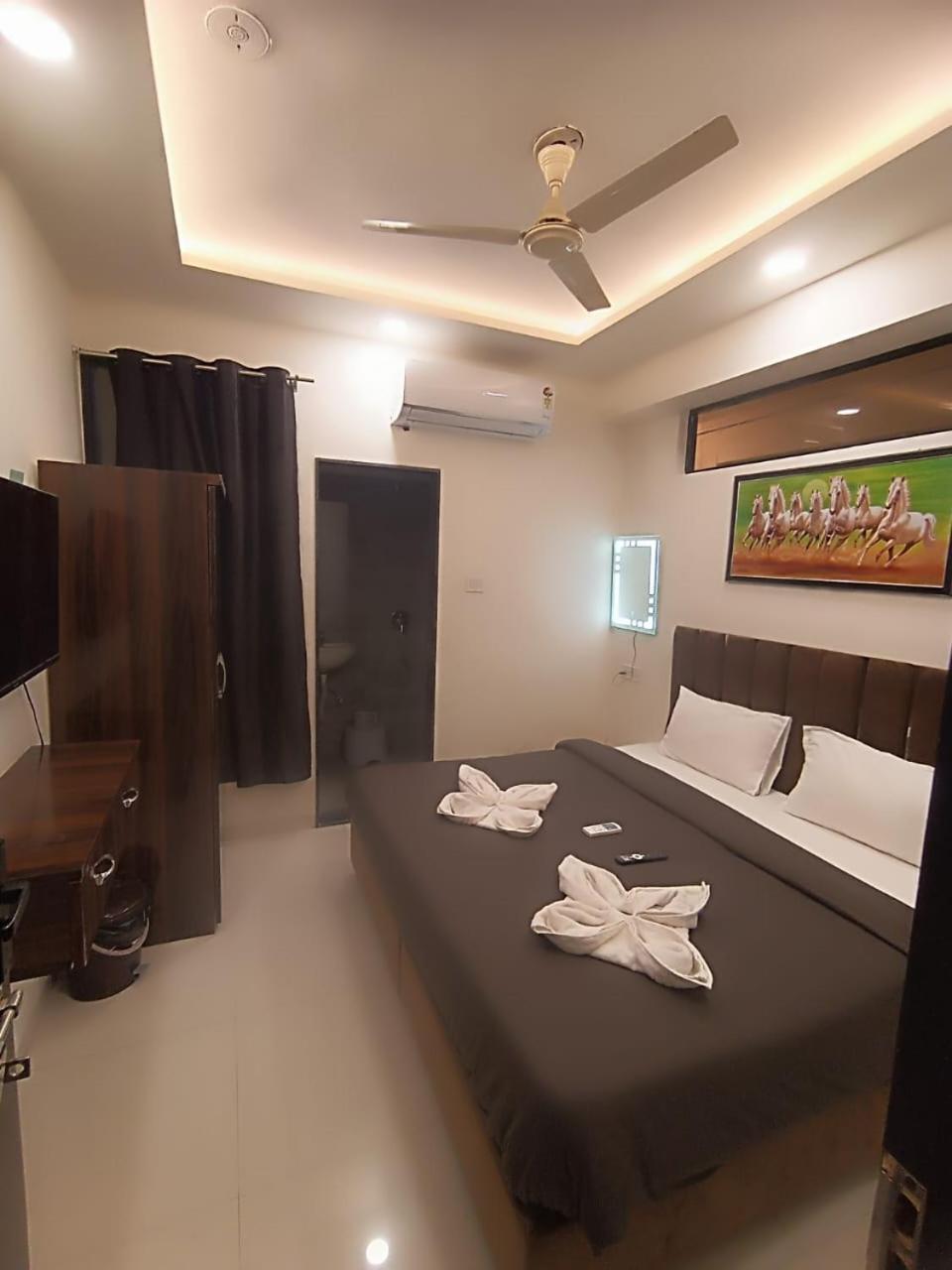 Hotel Kiwi Inn Vijaynagar Scheme 78 Индаур Экстерьер фото